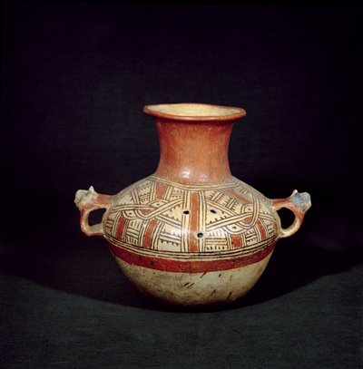 Urna funeraria con fori da Mixco Viejo, Quiche, Guatemala, America Centrale, Periodo Postclassico da Mayan